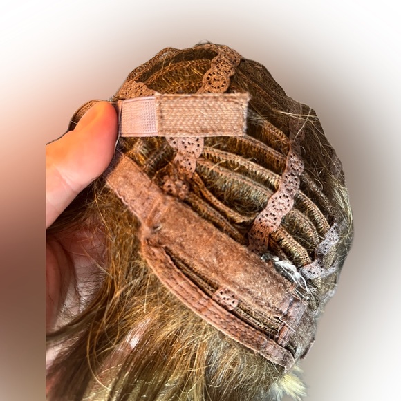 Light brown wig, adjustable - Picture 6 of 6